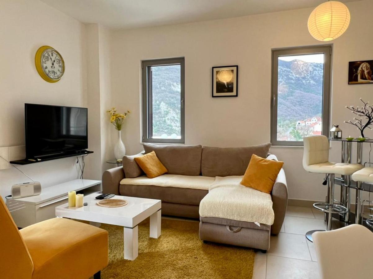 Lavender Bay Apartment C23 Kotor Bagian luar foto